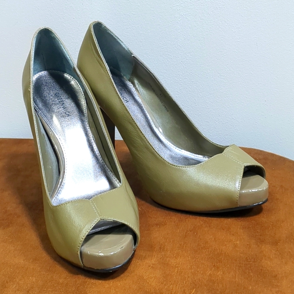 Size 9 army green heels